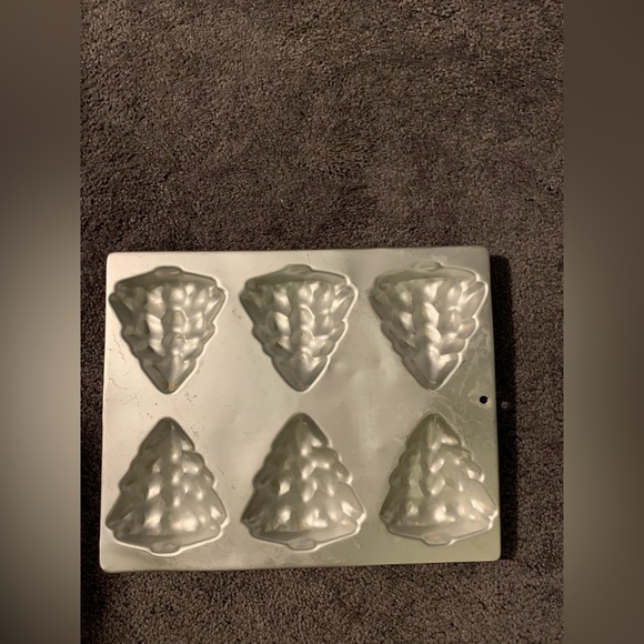 Wilton Other - Vintage Wilton 6-CAVITY MINI CHRISTMAS TREE Cake Pan.  Good used condition.
